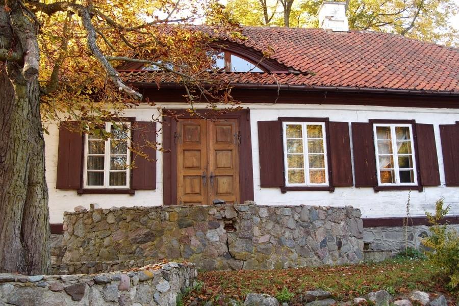 Modrzewiowy dwór w Szteklinie- I poł. XIX w.
