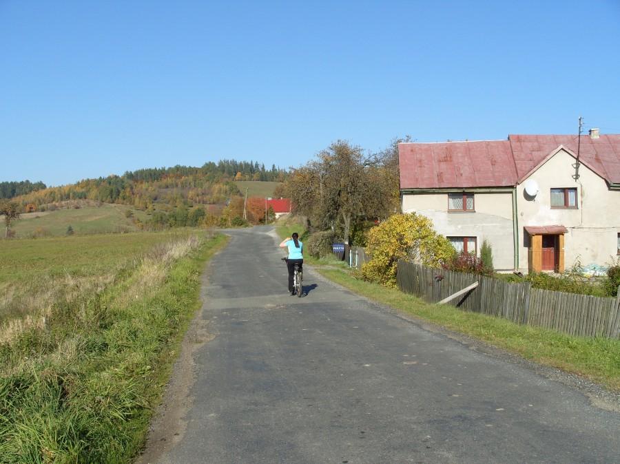 Dojazd do Skrzynki spokojniejszą drogą bo gdzie jechał rajd nie wpuścili, pewnie bali się o konkurencję ;).