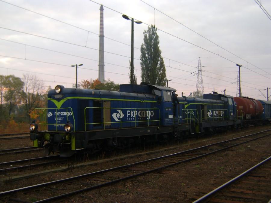 SM42-891+SM42-818 przyprowadzili ciężki skład towarowy ze Skarżyska Kamiennej na stację w Tomaszowie Mazowieckim