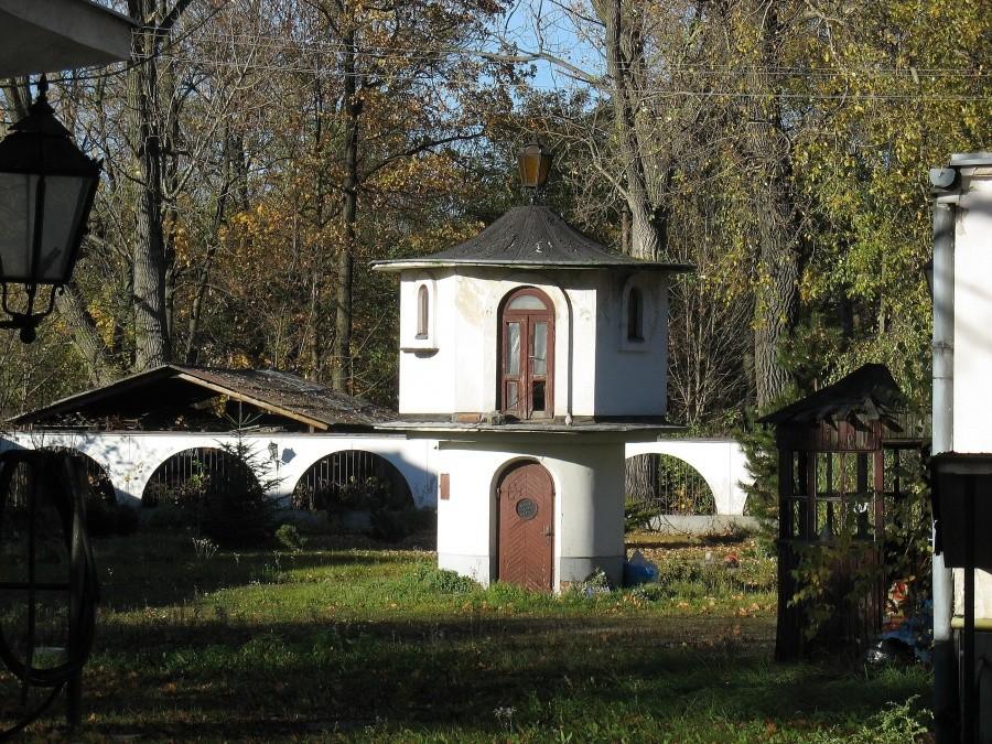 Gołębnik przy restauracji Baszta