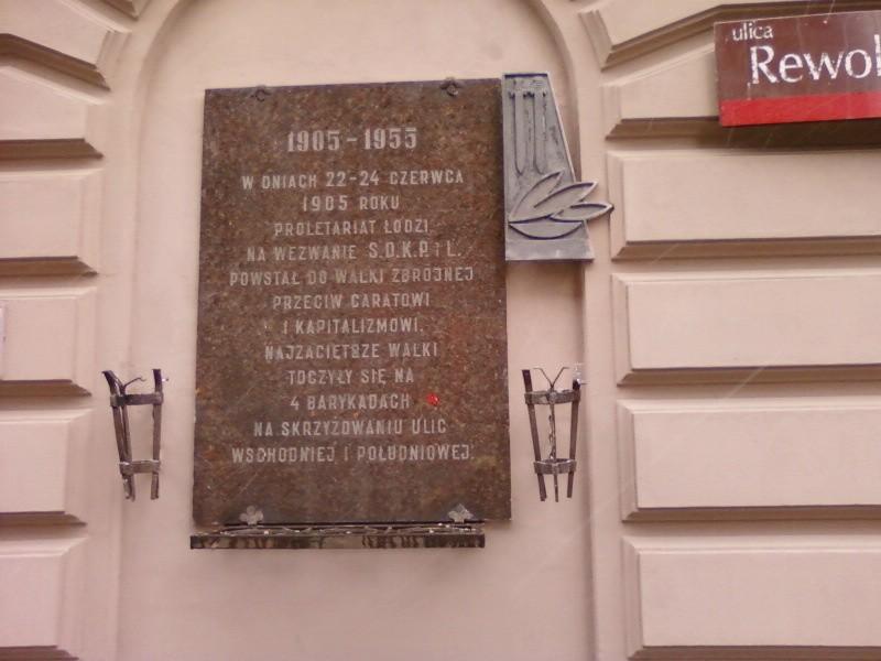 Pamiątkowa tablica ku czci walczących