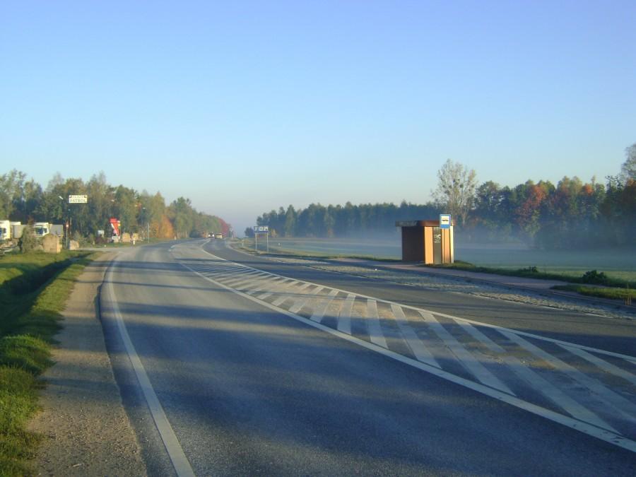 Poranek za Żarnowem na drodze krajowej nr 74