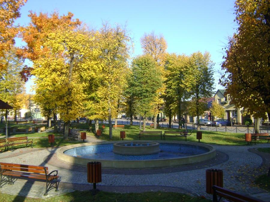 Skwer w centrum Radoszyc