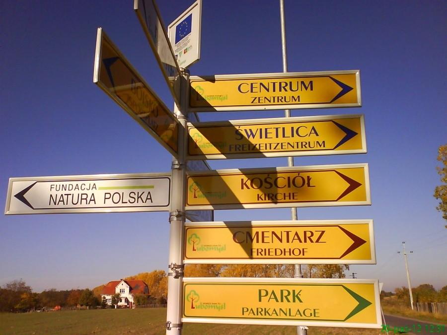 Der drogowskazen w Lubomyślu