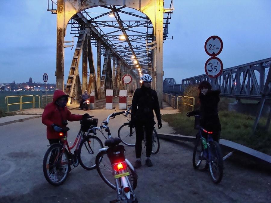 Dojechaliśmy do Tczewa. Jak widać zapada już zmrok.