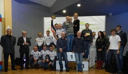 Gala Rowerowa w Murowanej Goślinie. Najlepsze trzy drużyny na podium: 1. Corratec Team Poznań, 2. Rybczyński S. Olivier Team, 3. Taris Sevroll Puszczykowo.