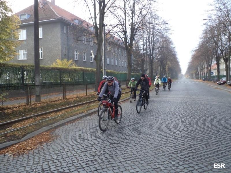 Rowerzyści na ulicy Królewieckiej