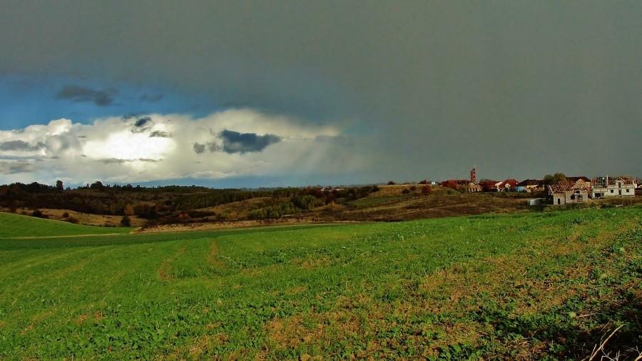 Jesienny, burzowy krajobraz.