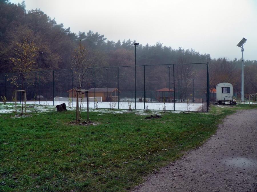 Zwiastuny zimy na polanie sportowej 30-10-12 r.