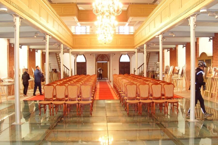 Wnętrze „Galerii Żuławskiej” w Nowym Stawie