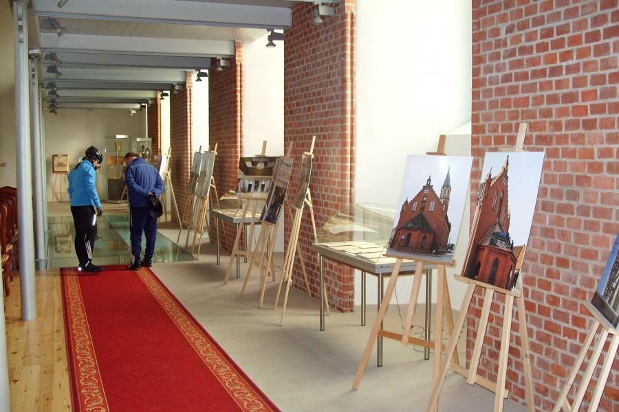 Wnętrze „Galerii Żuławskiej” w Nowym Stawie