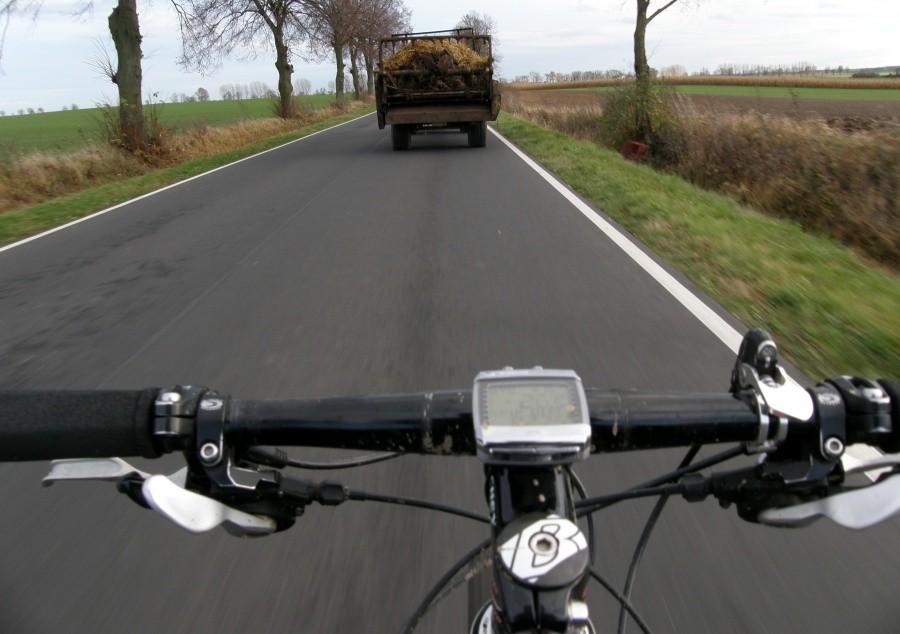 Na całej trasie nie spotkałem ani jednego bikera, więc pościgałem się z traktorem z "zapachem" :)
