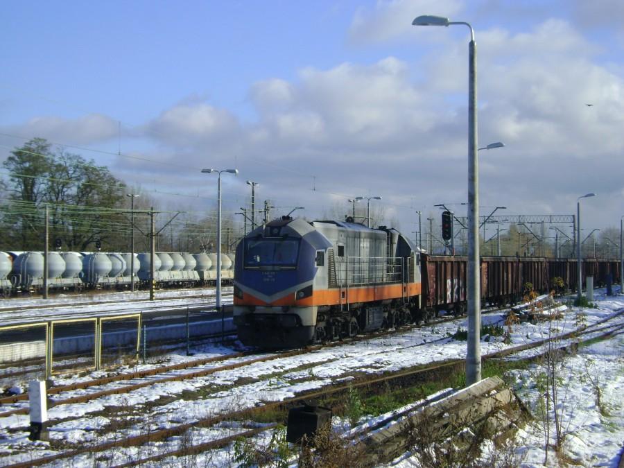Spalinowóz 311D-09 DB Schenker na stacji w Tomaszowie Mazowieckim