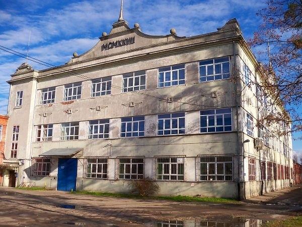 Jeden z budynków starej fabryki w Chodakowie