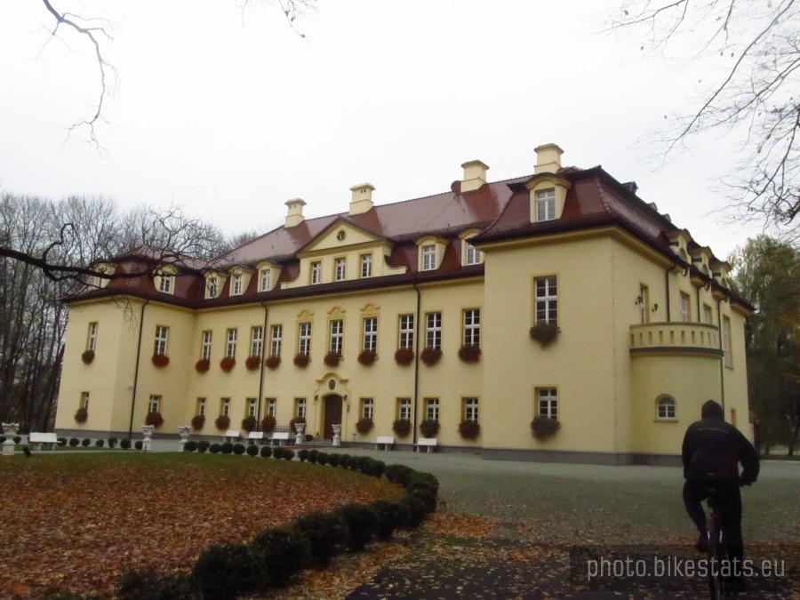 pałac w izbicku