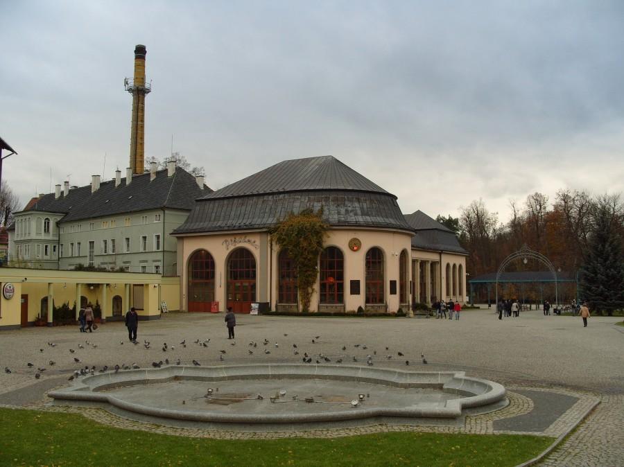 Zjazd w dół zakrętami był tak emocjonujący że dopiero zatrzymałem się w Kudowie, park Zdrojowy ale tu cicho smutno i nic się nie dzieje w porównaniu do pory letniej gdzie tętni życiem.