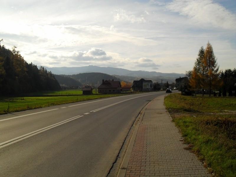 Beskidy i cel coraz bliżej, po lewej pasmo Radziejowej.