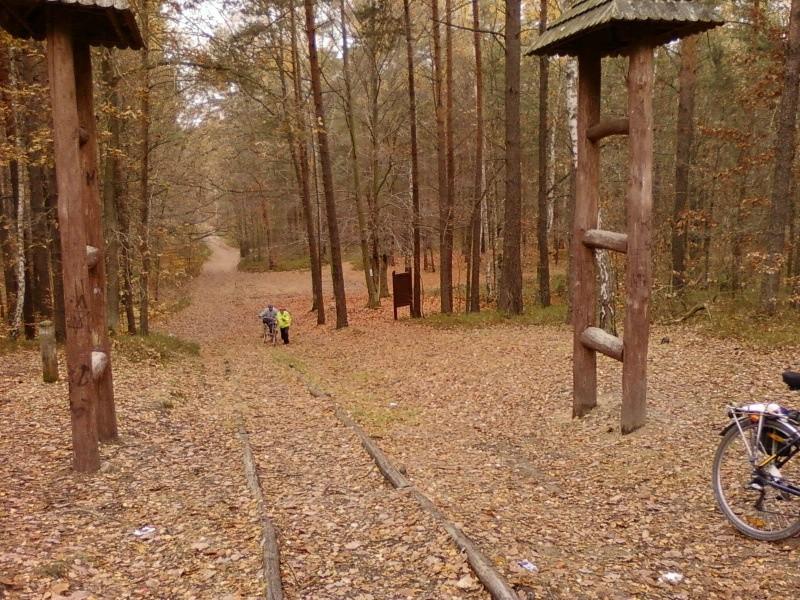 Podejście pod cmentarz wojenny w Zielonej Górze
