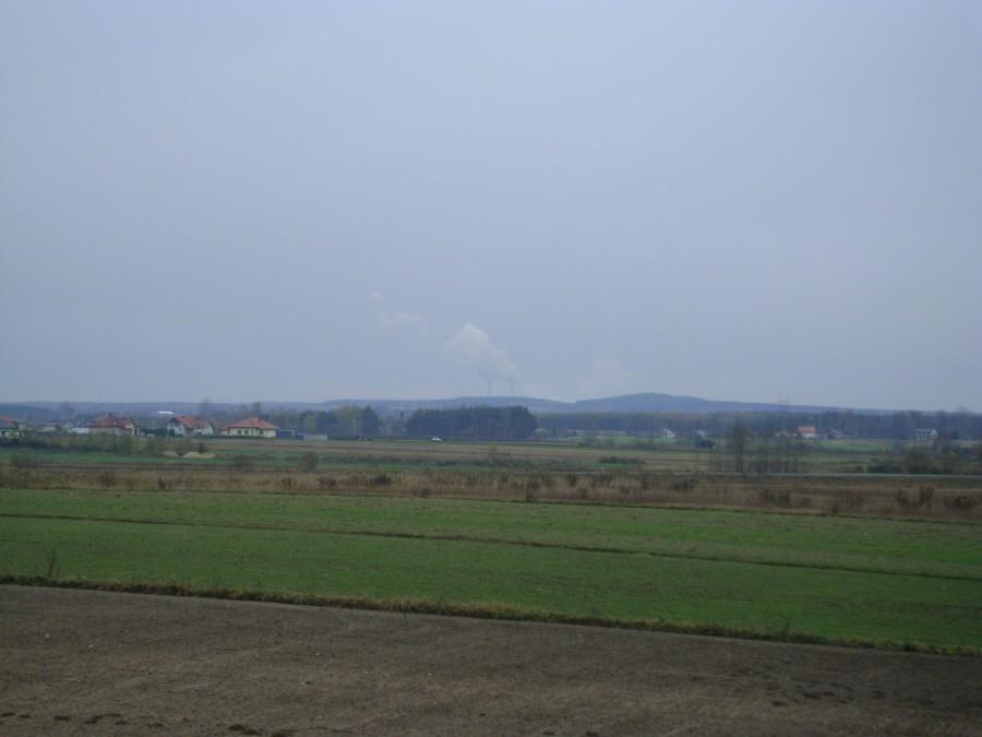 Elektrownia Bełchatów w oddali