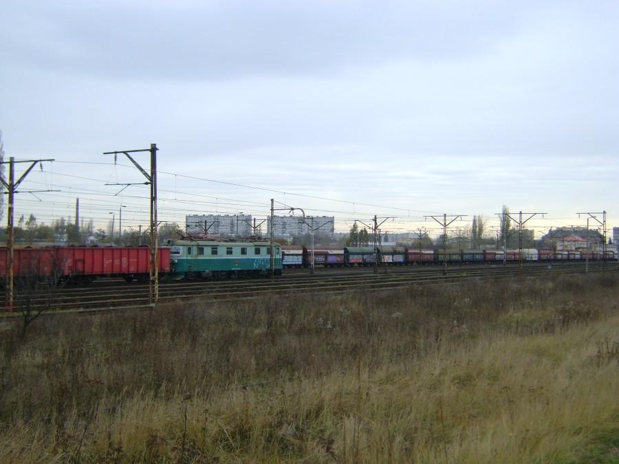 181-027 DB Schenker wjeżdża na stację Piotrków Trybunalski Towarowy