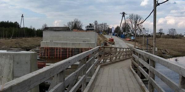 Budowa nowego mostu nad rzeką Krzna na drodze Kijowiec-Zalesie