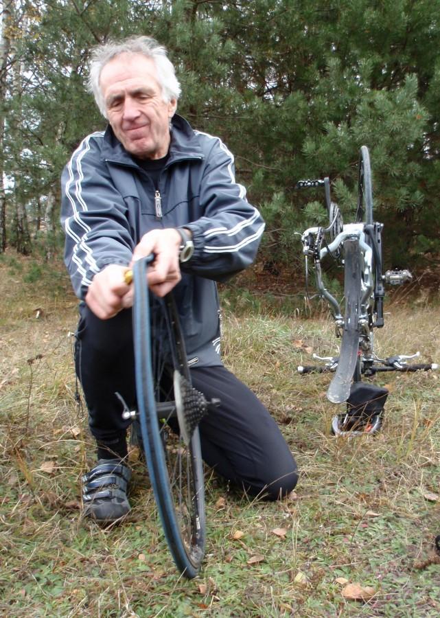 Dętka "przyrosła" do opony
