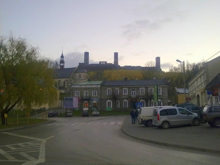 Zamek w Chęcinach. Widok z Rynku.
