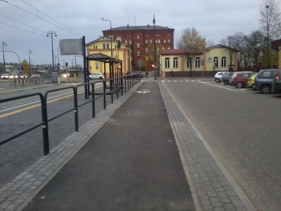 Nowy DDR w okolicy dworca PKP. Rzadko tam bywam a można spokojnie dostać się aż do Artyleryjskiej