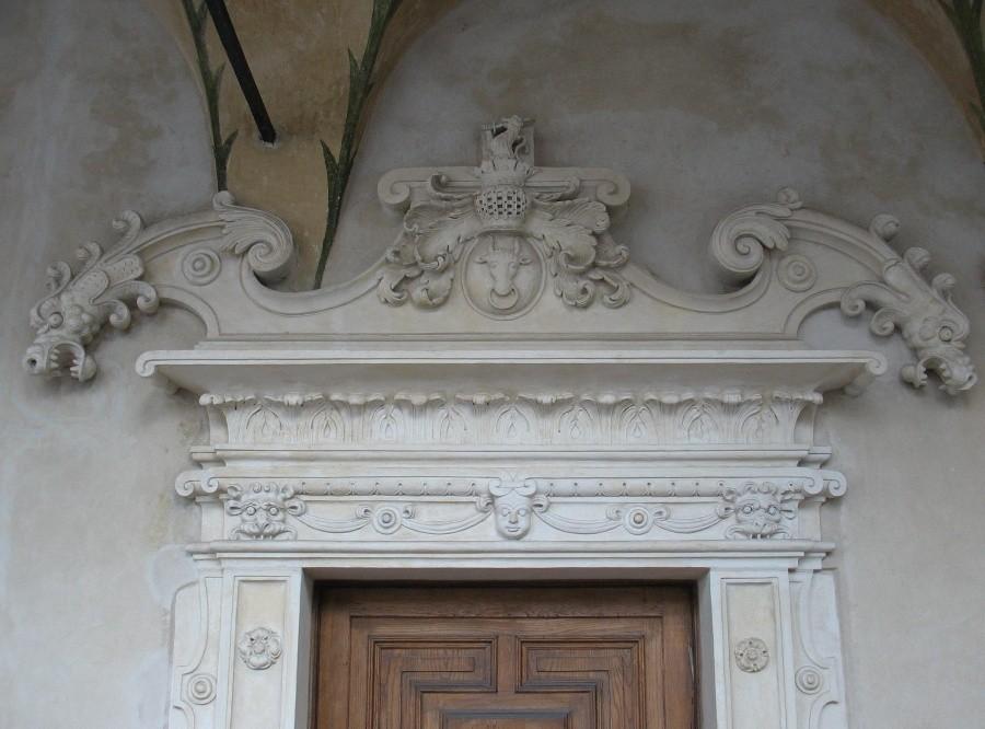 Baranów Sandomierski – portal z herbem Wieniawa