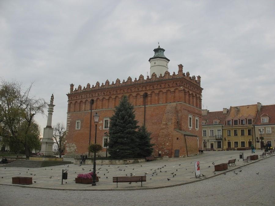 Sandomierz – Ratusz i figura MB