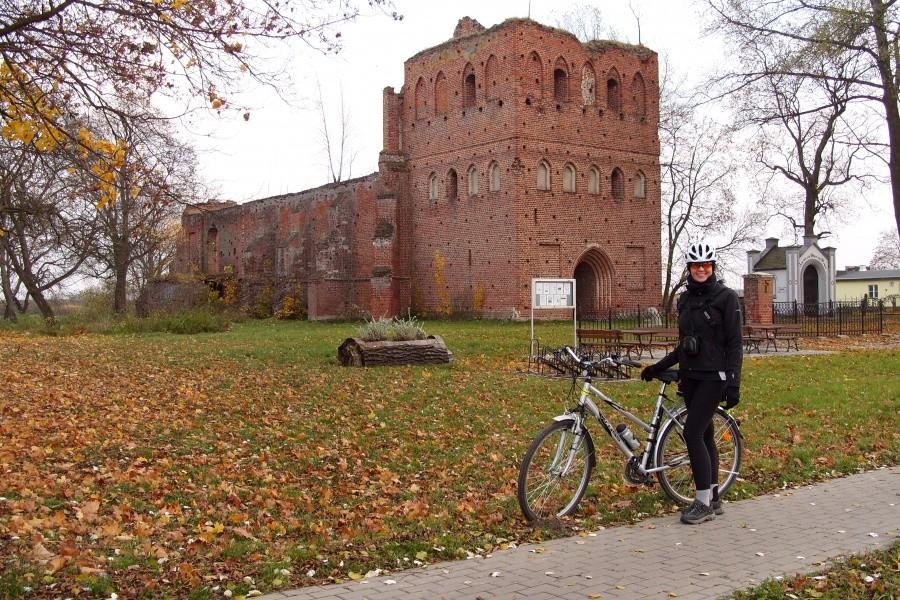 Ruiny kościoła gotyckiego z XIV wieku w Steblewie