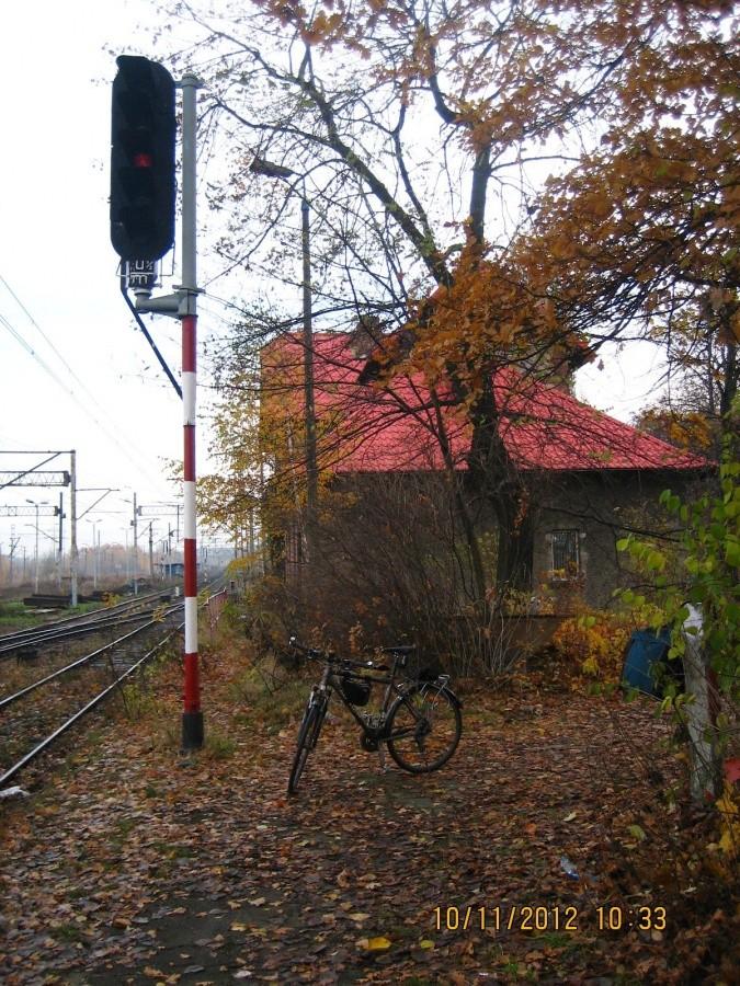 w tle budynek stacji Ruda Kochłowice