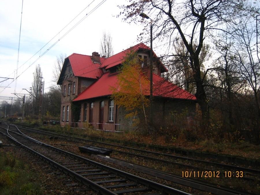 budynek stacji Ruda Kochłowice od strony torów