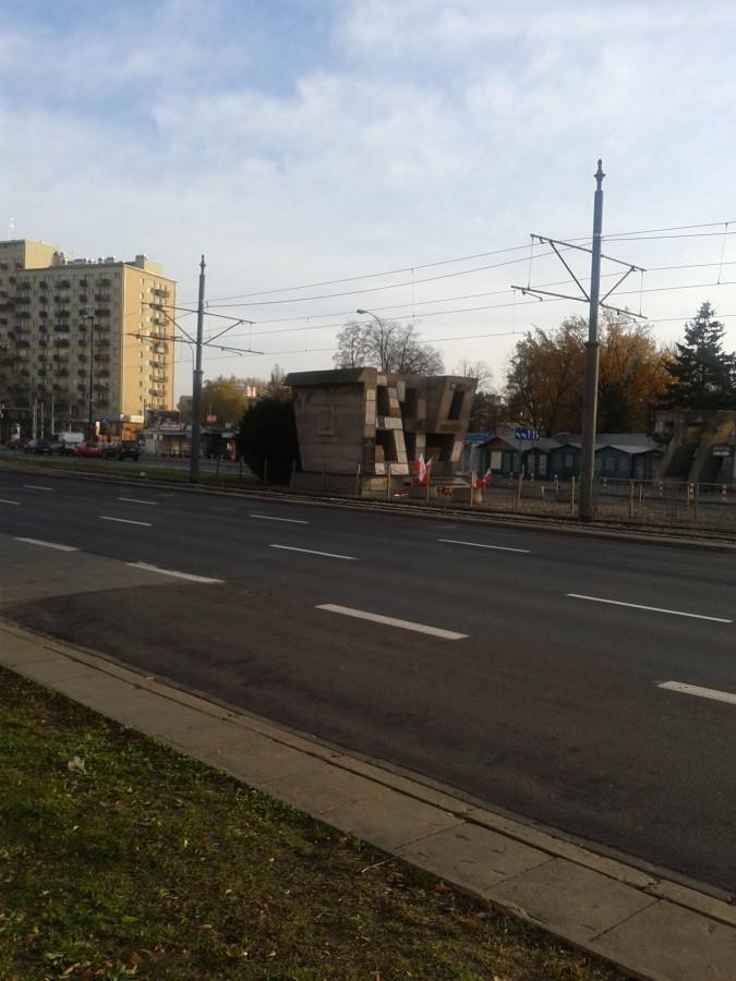 A to Aleja Krakowska przy bazarku na Banacha
