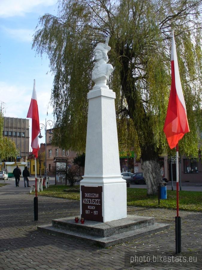pomnik Tadeusza Kościuszki na rynku w Szczekocinach