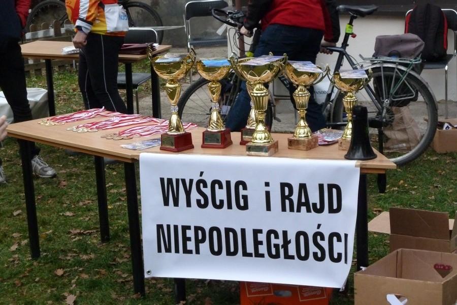 Stoliczek z nagrodami