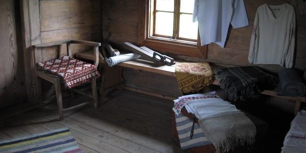 Skansen w Białowieży - wnętrze chaty
