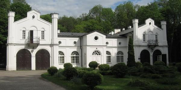 Eklektyczna stajnia cugowa w Roskoszy