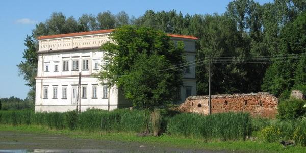 Zamek bastionowy Firlejów z I połowy XVII wieku w miejscowości Czemierniki