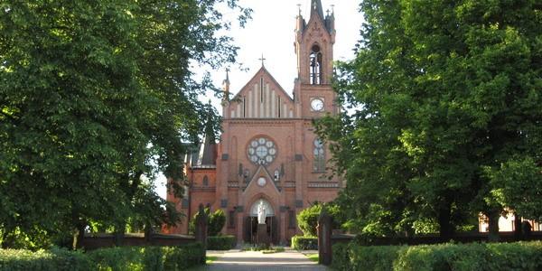 Neogotycki Kościół p.w. Najświętszego Serca Pana Jezusa z 1911 roku w Komarówce Podlaskiej