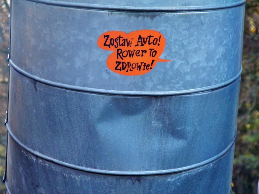 Skoro jestem rowerzystą, to musiałem zauważyć to haslo z rury ciepłociągu pod Trzeszczynem.