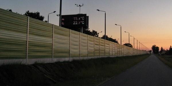 Ulica Cmentarna w Białej Podlaskiej. Ekrany akustyczne przy E30