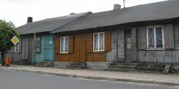 Drewniana zabudowa szeregowa w Ostrowie Lubelskim