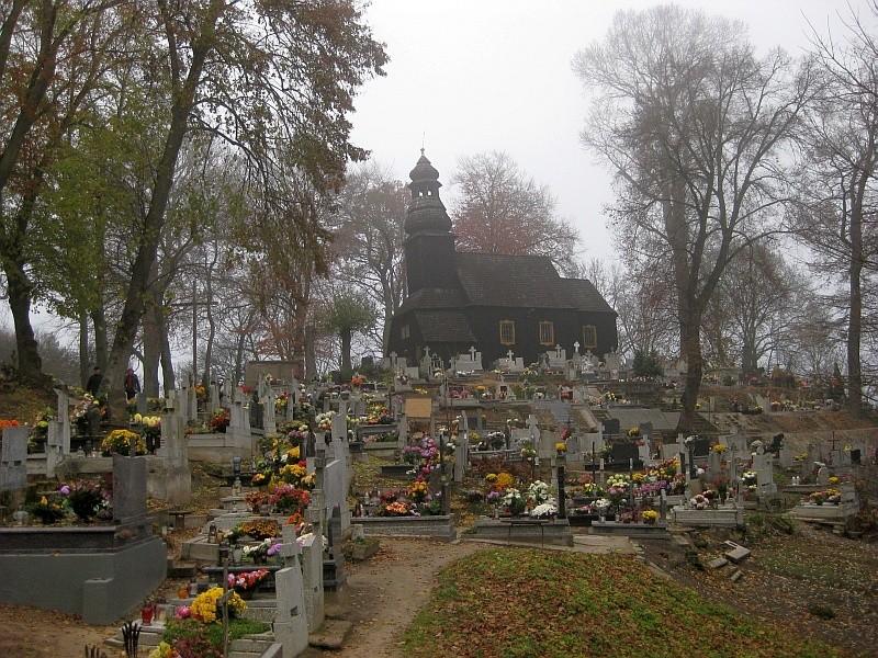 Sławno - drewniana kaplica cmentarna z 1785 roku.