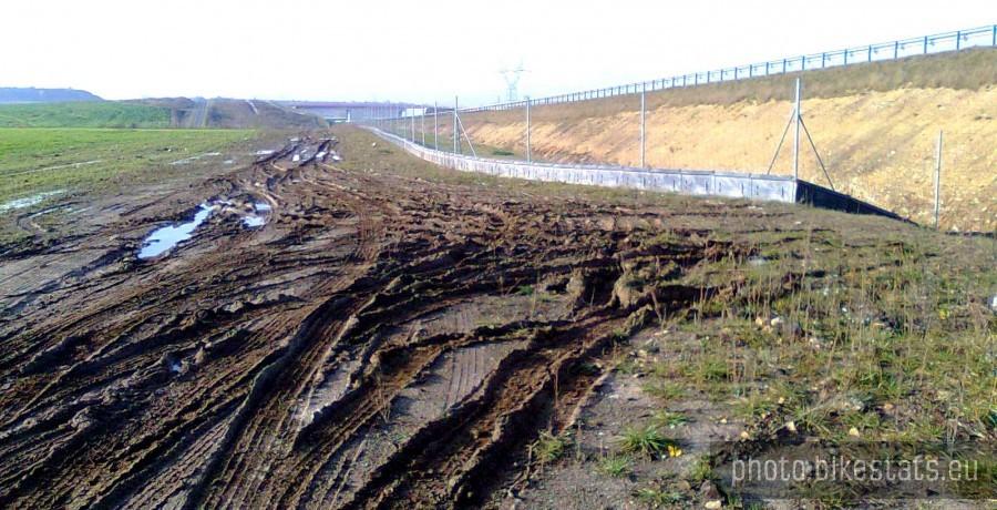 Wzdłuż autostrady