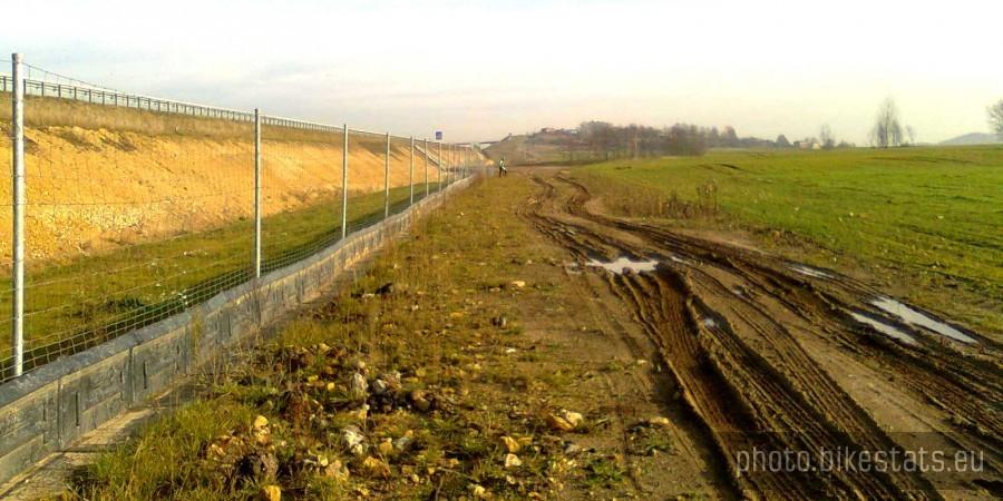 Wzdłuż autostrady