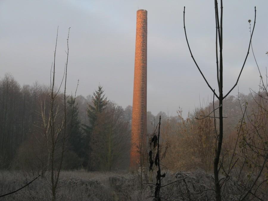 Komin po starej cegielni na Białej Górze