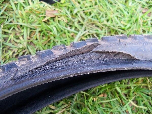 Schwalbe CX Comp po mniej więcej 2 tys. kilometrów - niemiecka solidność