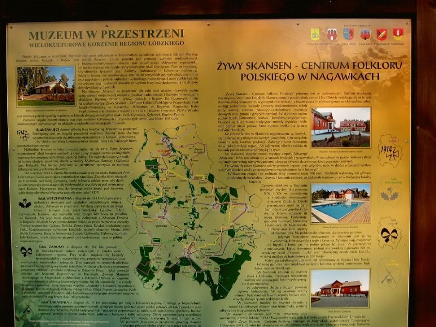 Tablica informacyjna Żywy Skansen - Centrum Folkloru Polskiego w Nagawkach