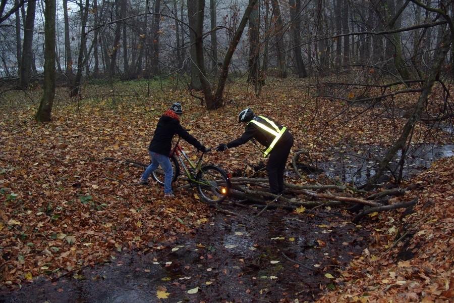 Pierwsza przeszkoda - strumyk